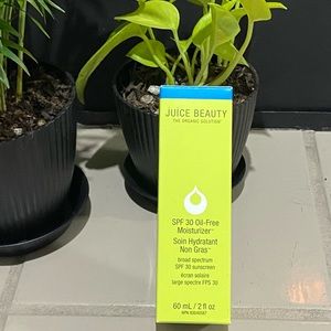 SPF 30 OIL-FREE MOISTURIZER Juice Beauty